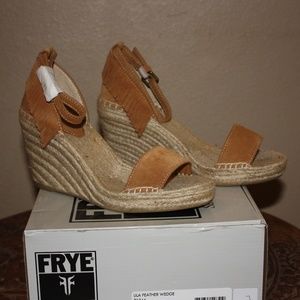 NEW IN BOX FRYE Lila Espadrille Wedge Sandal Sz8M